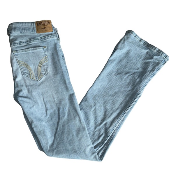 HOLISTER Low Rise Boot Cut Mild Distress Light Wash Jeans Junior Size 5R - 27x33 - Picture 2 of 10
